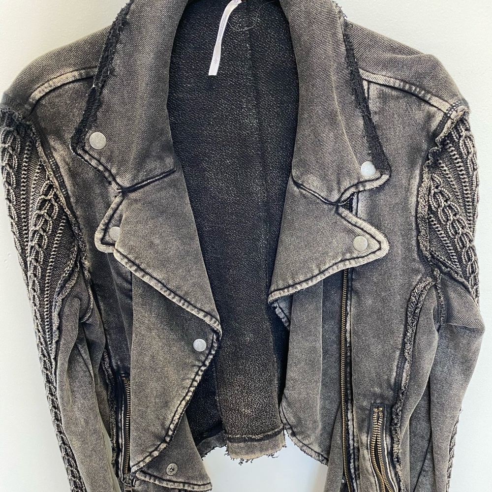 Grey black soldier crop coat